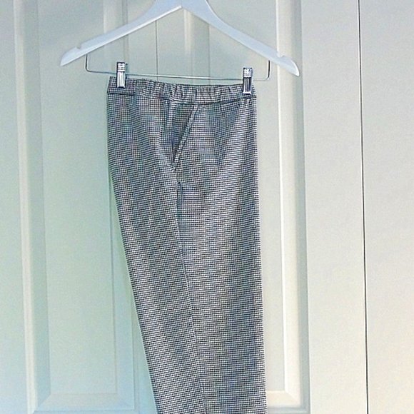 Hue Black and White Check Leggings Size Medium Excellent for Travel Never Worn - Picture 3 of 8